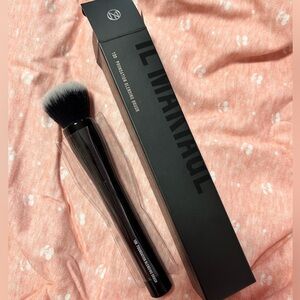 IL MAKIAGE Black and White Blending Brush